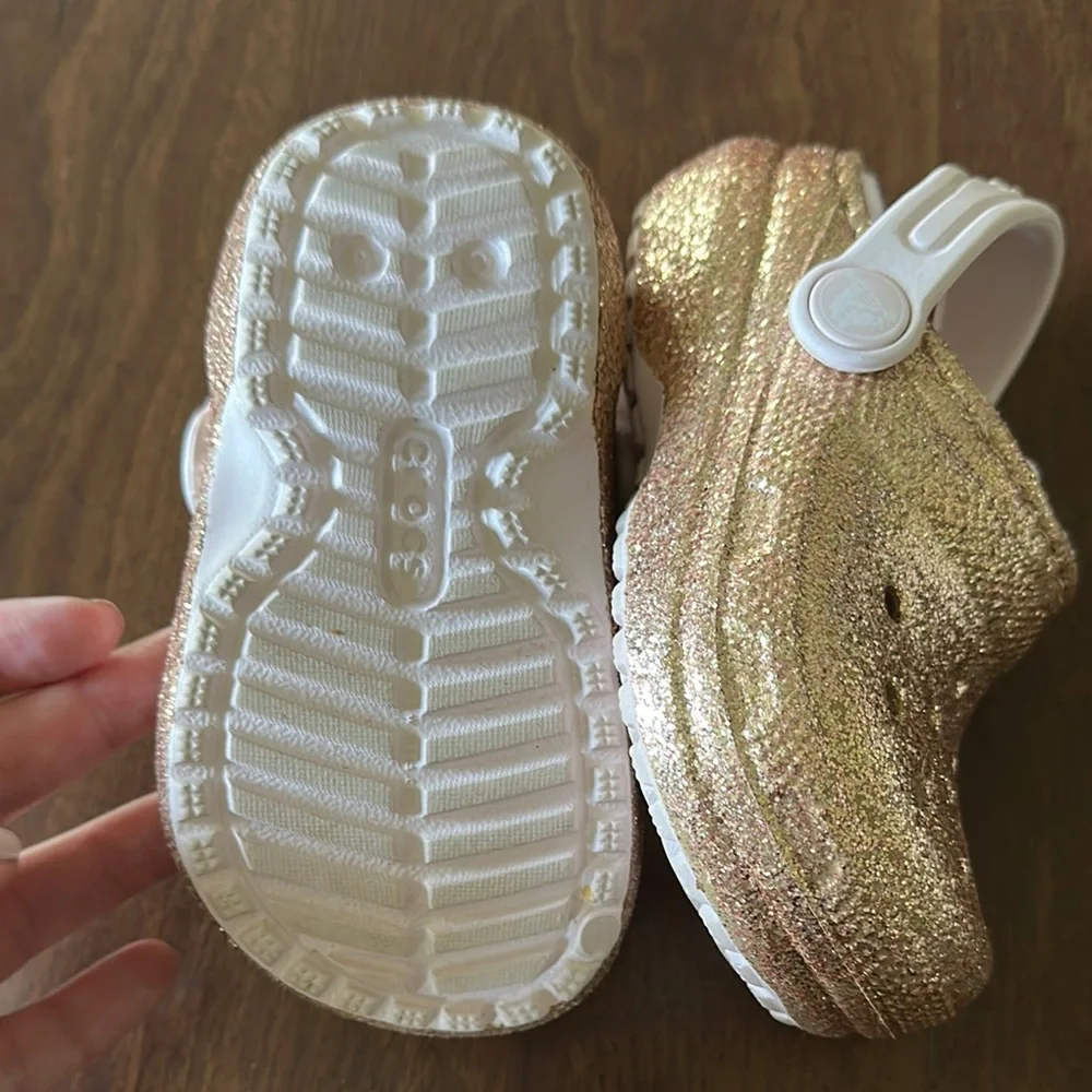 Crocs Kids Gold Glitter Clogs - Picture 2 of 4